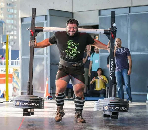Vegan powerlifter lifting a lot of weight